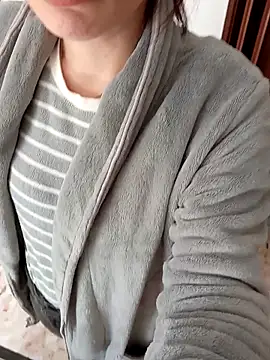 gatitachula93 online show from February 19, 2026, 1:40 pm