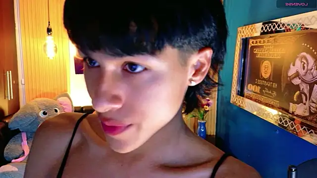 StormLuxX online show from April 21, 2026, 2:23 pm