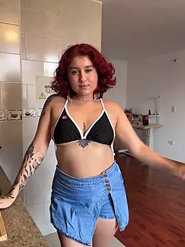 Snapshot of MissSavage_ chatting on May 19, 2026, 8:37 pm MissSavage online show from May 19, 2026, 8:37 pm