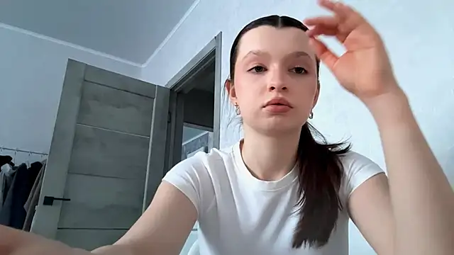 Snapshot of EllieBerrie chatting on February 10, 2026, 1:15 pm EllieBerrie online show from February 10, 2026, 1:15 pm