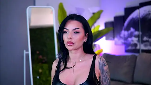 Snapshot of Ivy_Trix chatting on February 6, 2026, 7:39 pm Ivy Trix online show from February 6, 2026, 7:39 pm