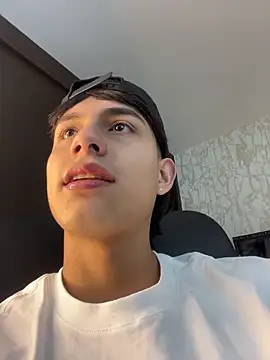 Lander Cruz online show from December 16, 2025, 7:52 pm