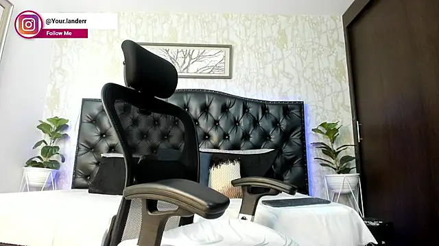 Snapshot of Lander_Cruz chatting on April 17, 2026, 8:34 pm Lander Cruz online show from April 17, 2026, 8:34 pm