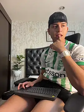 Snapshot of Lander_Cruz chatting on May 28, 2026, 8:17 pm Lander Cruz online show from May 28, 2026, 8:17 pm