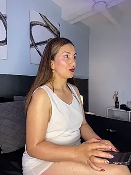 ViennaMilf online show from February 8, 2026, 4:38 am