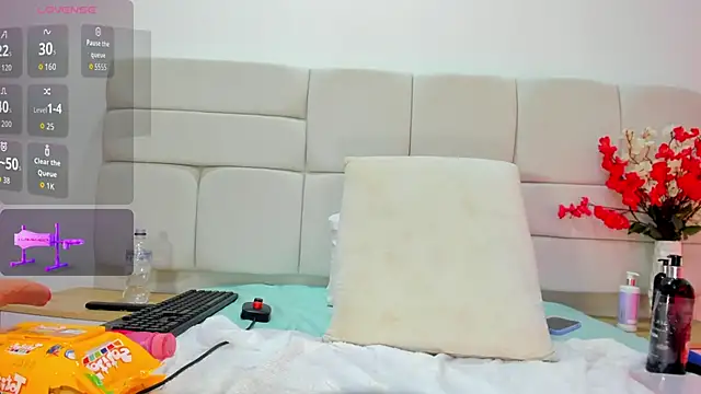 MajoLinares online show from February 19, 2026, 7:32 pm