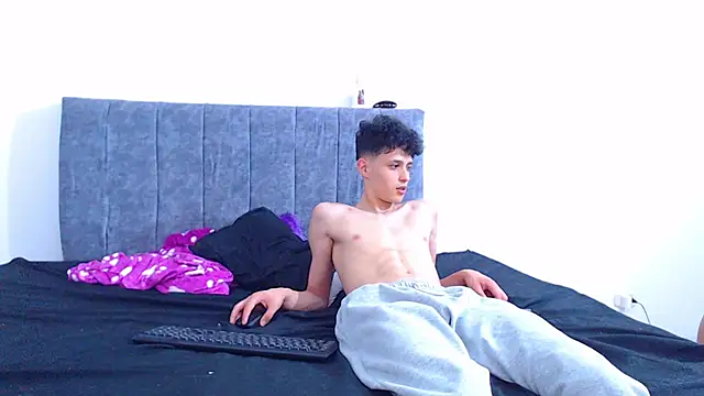 hottie couplee online show from March 9, 2026, 11:09 pm