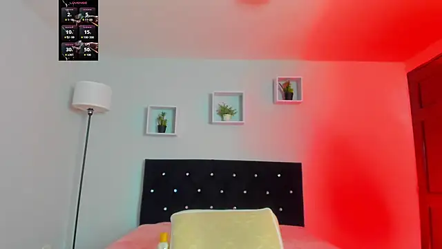 Victoria Rose  online show from April 25, 2026, 1:25 pm