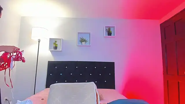Snapshot of Victoria_Rose_ chatting on April 30, 2026, 12:33 pm Victoria Rose online show from April 30, 2026, 12:33 pm