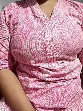 hottyrose69 online show from February 12, 2026, 3:18 pm