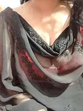 hottyrose69 online show from February 25, 2026, 3:43 pm