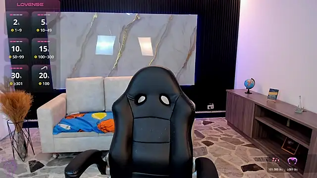 Snapshot of TiffanyHoustton chatting on March 9, 2026, 12:09 pm TiffanyHoustton online show from March 9, 2026, 12:09 pm