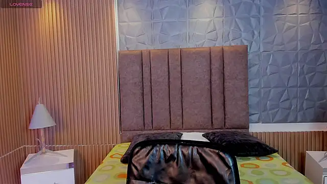 Snapshot of TiffanyHoustton chatting on April 7, 2026, 12:16 pm TiffanyHoustton online show from April 7, 2026, 12:16 pm