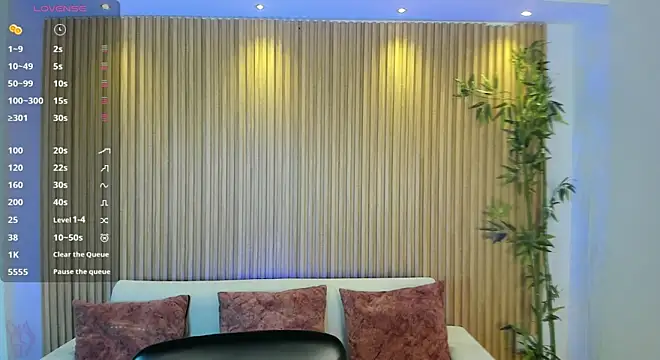 Snapshot of TiffanyHoustton chatting on April 11, 2026, 12:42 pm TiffanyHoustton online show from April 11, 2026, 12:42 pm