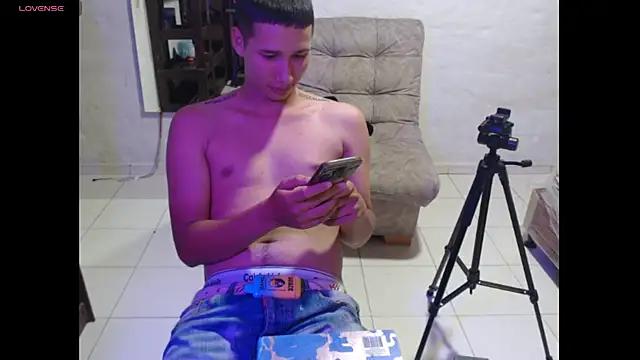 maxI dick33 online show from July 3, 2026, 1:23 am