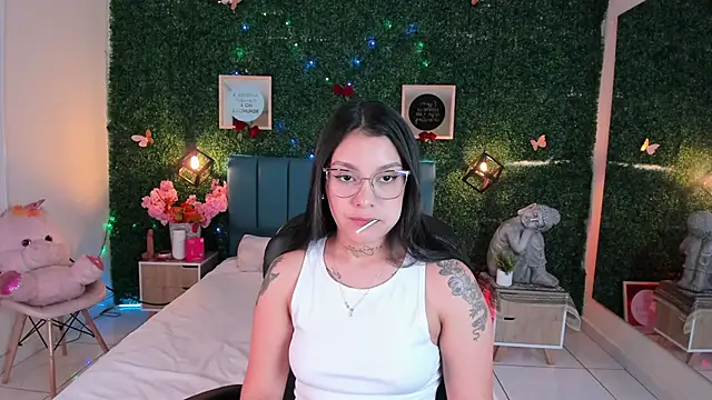 GabyyCute  online show from December 17, 2025, 3:23 am