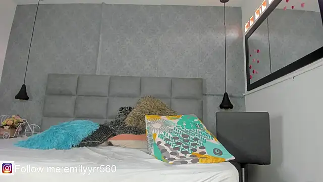 emilyy r online show from April 15, 2026, 6:59 pm