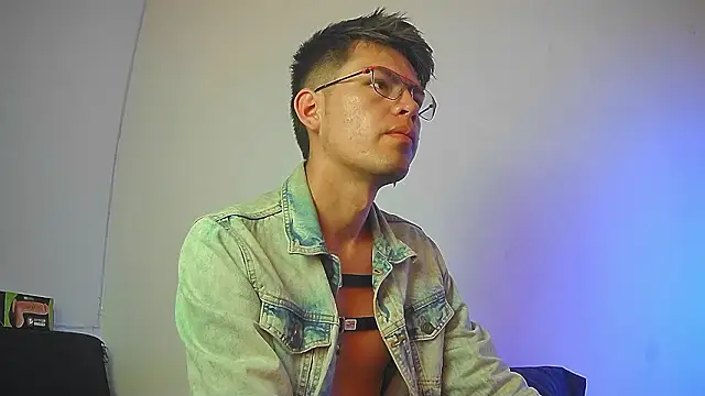 Snapshot of nicolatinboy chatting on February 9, 2026, 9:08 pm nicolatinboy online show from February 9, 2026, 9:08 pm