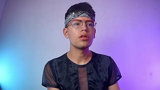 Snapshot of nicolatinboy chatting on February 28, 2026, 9:05 pm nicolatinboy online show from February 28, 2026, 9:05 pm