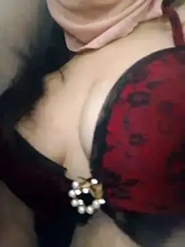 Snapshot of Almas-arabic chatting on March 31, 2026, 3:34 pm Almas-arabic online show from March 31, 2026, 3:34 pm