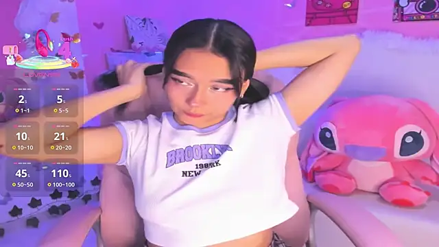 isabella castillo  online show from December 3, 2025, 8:40 pm