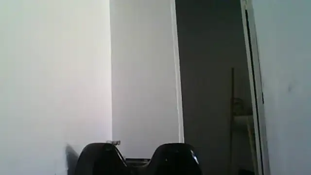 modeloxtz online show from May 4, 2026, 2:24 pm