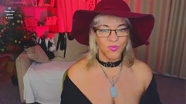 AnittaHarris  online show from April 5, 2026, 8:22 am