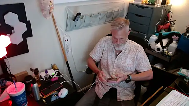 Snapshot of FeNyx_Flayme chatting on December 17, 2025, 7:03 am FeNyx Flayme online show from December 17, 2025, 7:03 am