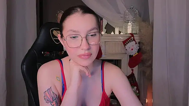 hi evie online show from December 18, 2025, 12:44 pm