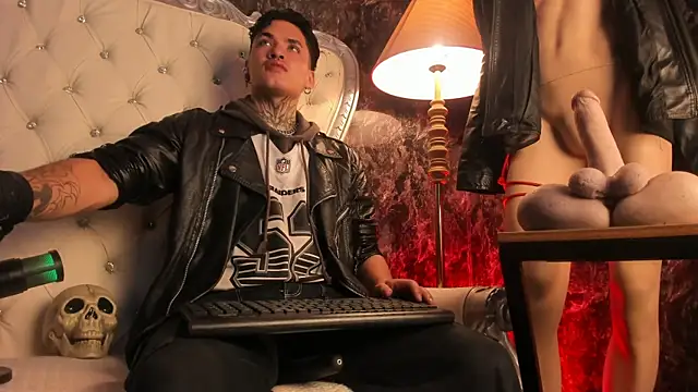 AlecBanne online show from April 13, 2026, 10:59 pm