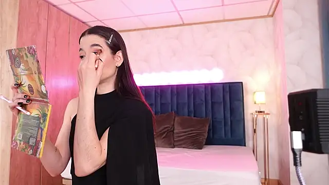 Snapshot of LucyFever chatting on December 23, 2025, 7:28 am LucyFever online show from December 23, 2025, 7:28 am