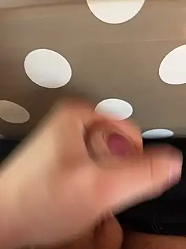 hannes256102 online show from April 26, 2026, 12:47 pm