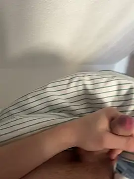 hannes256102 online show from April 28, 2026, 6:18 am