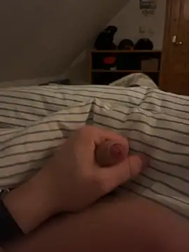 hannes256102 online show from April 28, 2026, 8:03 pm