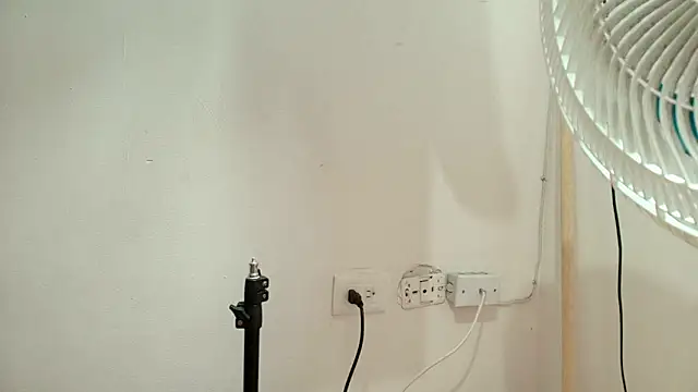 Elizabetth Roman online show from February 15, 2026, 9:44 pm