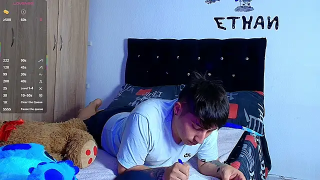 ethan  01 online show from January 8, 2026, 9:06 pm