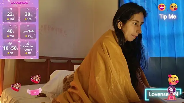 Snapshot of MoonLipsON- chatting on February 17, 2026, 3:19 pm MoonLipsON- online show from February 17, 2026, 3:19 pm