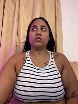 Snapshot of YenthCorona chatting on May 11, 2026, 3:56 am YenthCorona online show from May 11, 2026, 3:56 am