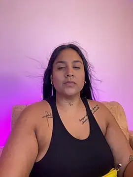 Snapshot of YenthCorona chatting on May 24, 2026, 4:17 am YenthCorona online show from May 24, 2026, 4:17 am
