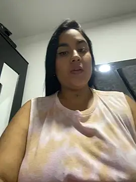 Snapshot of YenthCorona chatting on May 28, 2026, 1:36 am YenthCorona online show from May 28, 2026, 1:36 am