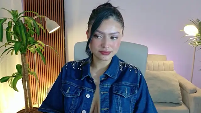 victoria   moon online show from April 21, 2026, 2:01 pm