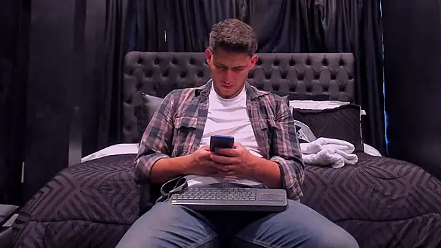 big  friends online show from April 7, 2026, 7:25 pm