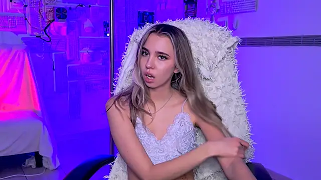 Snapshot of KimPorins chatting on February 12, 2026, 12:11 pm KimPorins online show from February 12, 2026, 12:11 pm