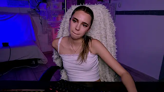 Snapshot of KimPorins chatting on February 14, 2026, 4:37 pm KimPorins online show from February 14, 2026, 4:37 pm