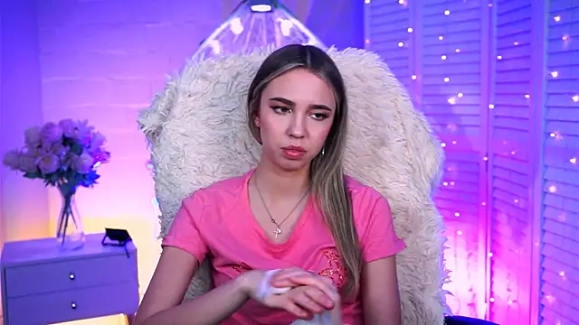 Snapshot of KimPorins chatting on February 17, 2026, 12:34 pm KimPorins online show from February 17, 2026, 12:34 pm