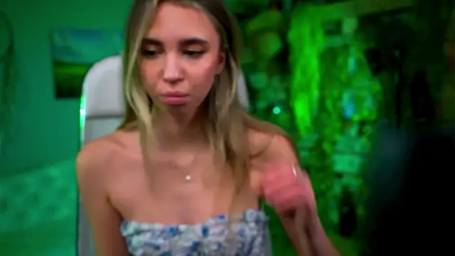 Snapshot of KimPorins chatting on February 19, 2026, 12:34 pm KimPorins online show from February 19, 2026, 12:34 pm