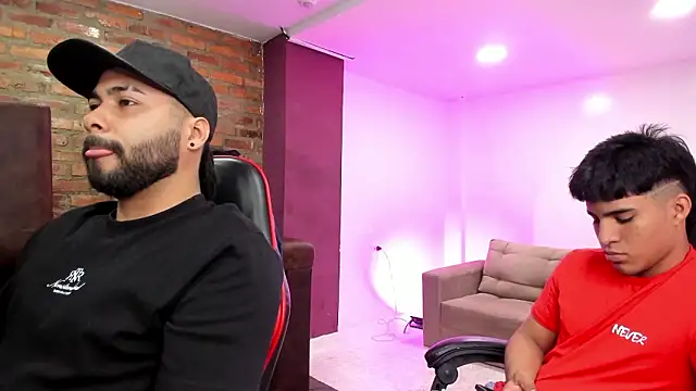 HotThreesoome online show from February 14, 2026, 12:24 pm