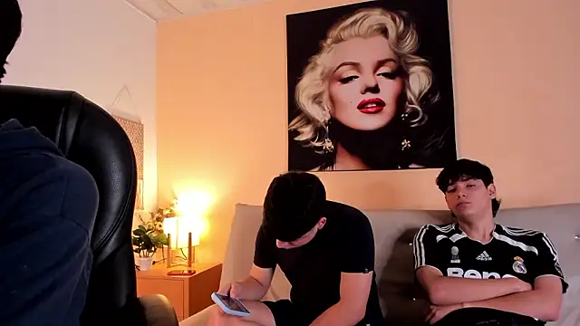 HotThreesoome online show from March 24, 2026, 12:32 pm