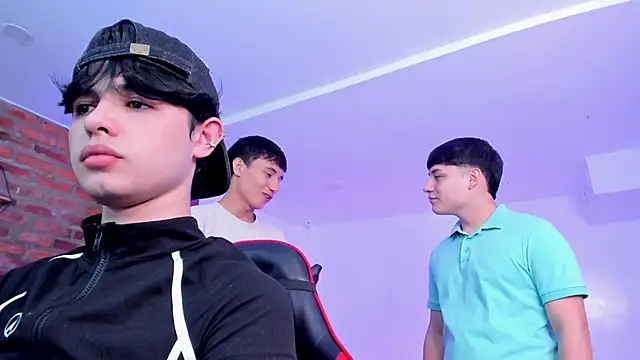 HotThreesoome online show from April 8, 2026, 2:50 pm