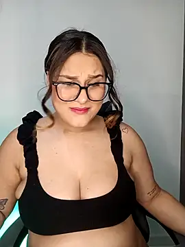 Snapshot of Valeriaa_21 chatting on March 27, 2026, 2:50 am Valeriaa 21 online show from March 27, 2026, 2:50 am